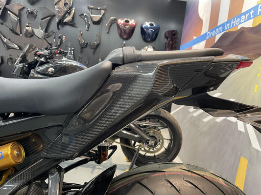 AISKA 100% 3K Dry Carbon Fiber Motorcycle Rear Seat Side Panel for Yamaha MT09 FZ09 2024-2025