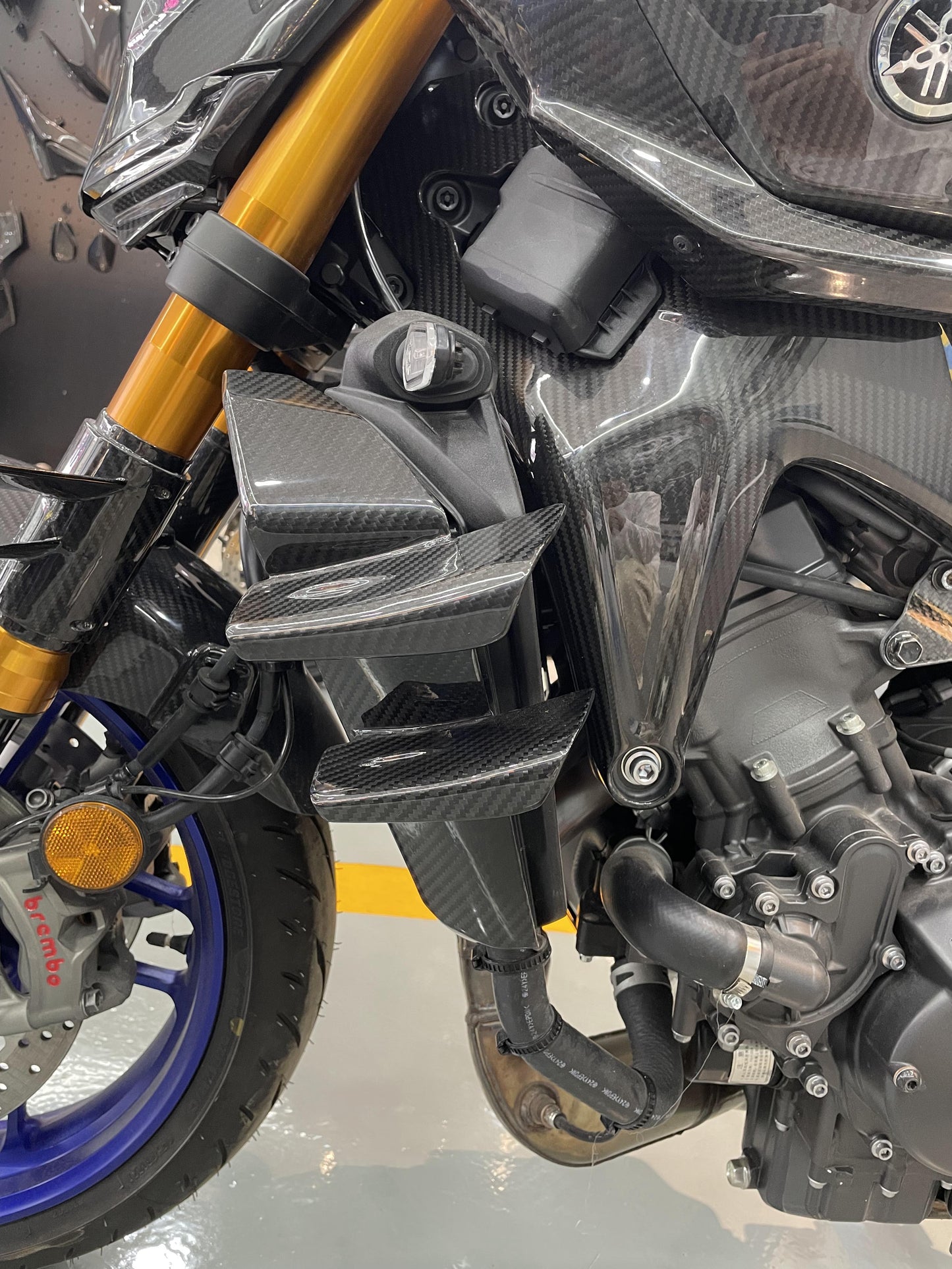 AISKA 100% 3K Dry Carbon Fiber Motorcycle Radiator Guard Side Covers for Yamaha MT09 FZ09 2024-2025