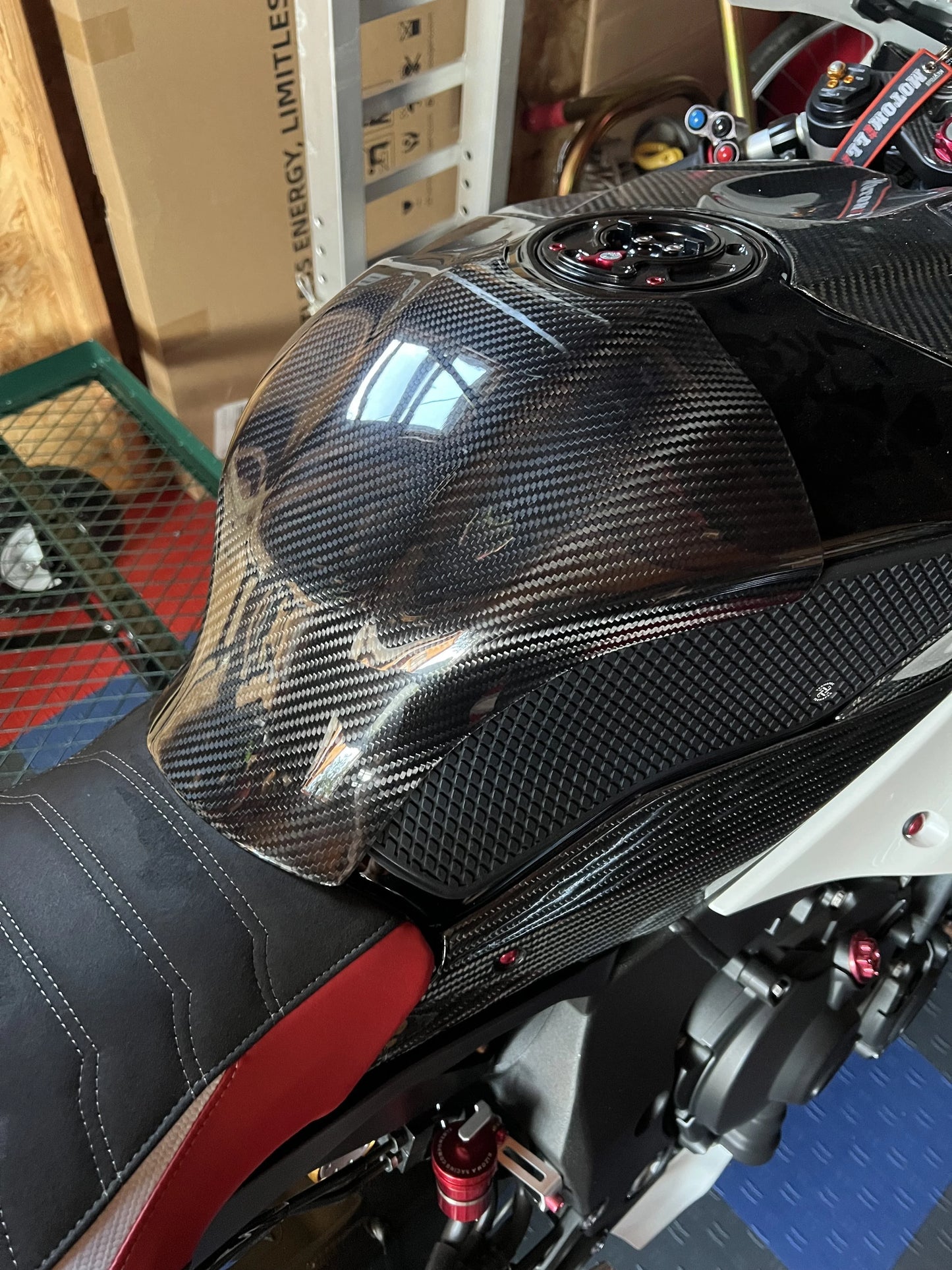 AISKA 100% Full 3K Dry Carbon Fiber Accessories Motorcycle Fuel Gas Tank Cover for Yamaha YZF-R1 R1M 2015-2019