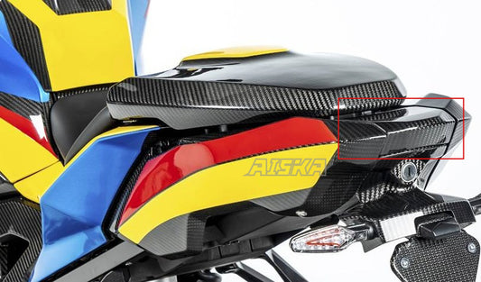AISKA BMW M1000XR 2024-2026 Carbon Fiber Rear Passenger Seat Center Cover