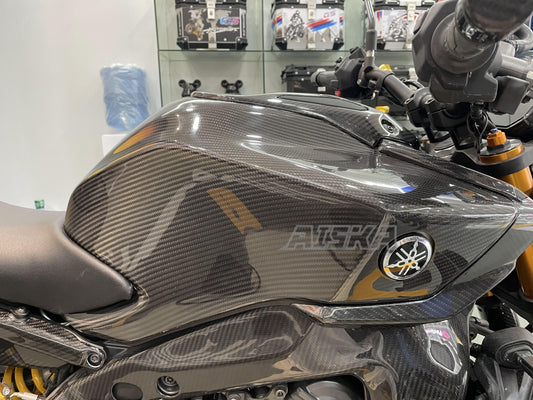 AISKA Yamaha MT09 FZ09 2024-2025 Carbon Fiber Water Tank Side Panels