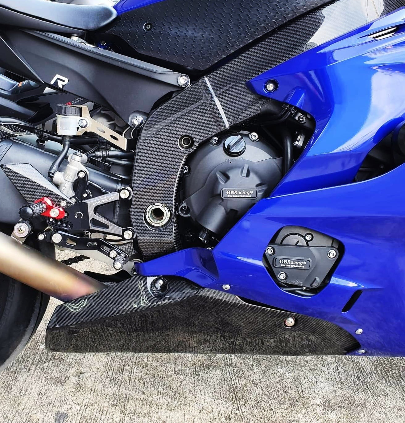 AISKA R6 Carbon Fiber Belly Pan Motorcycle Carbon Fibre Belly Pan Lower Under Tray Fairing Accessories for Yamaha R6 2017-2024