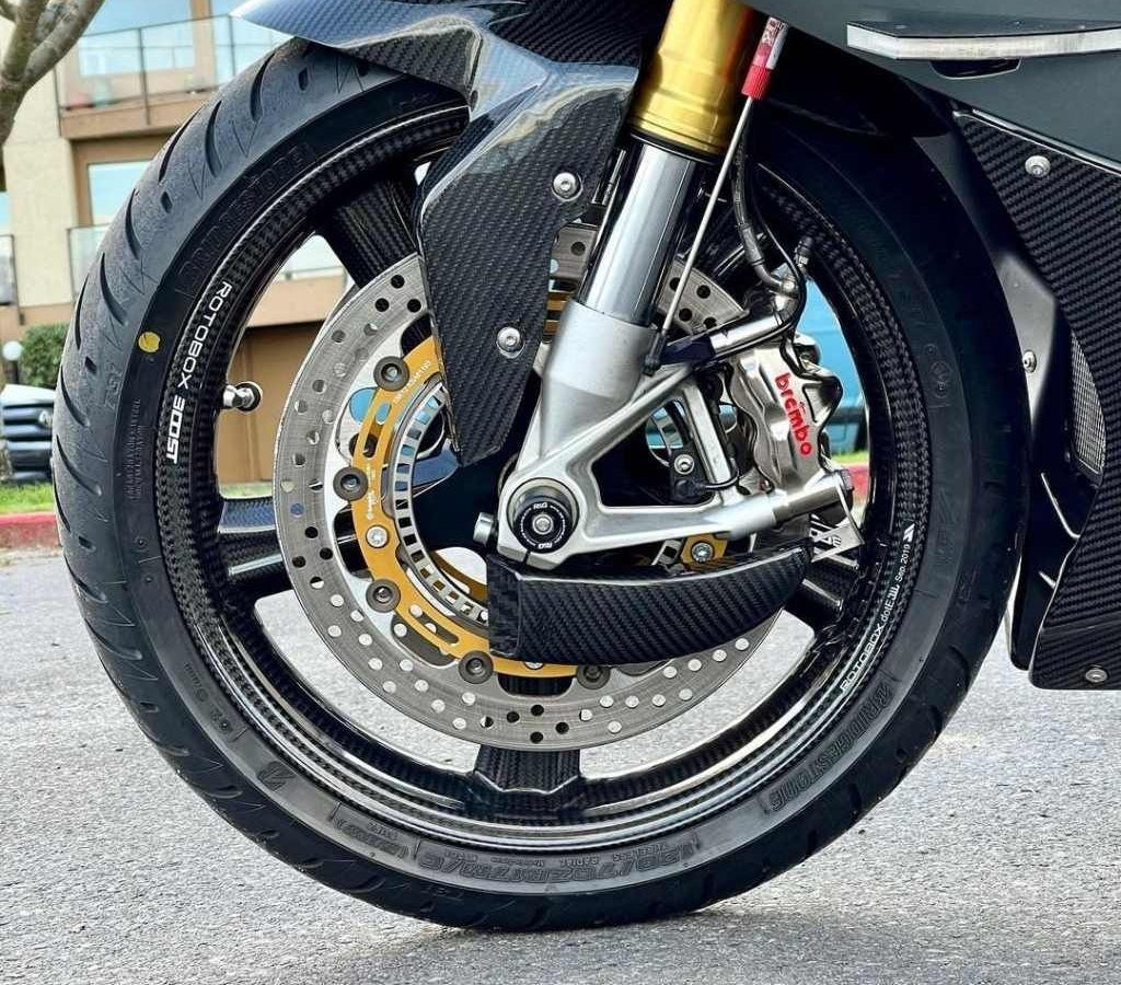 AISKA Universal Carbon Fiber Fairings Parts Motorcycle Brake Disk Cooler Air Duct for S1000RR R1 R6 MT09 MT10 H2 Panigale V2 V4