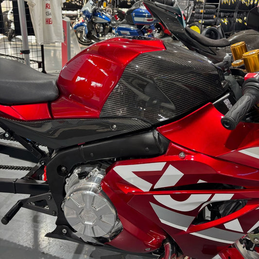 AISKA Suzuki GSXR1000 2017+ Carbon Fiber Fuel Tank Side Panels