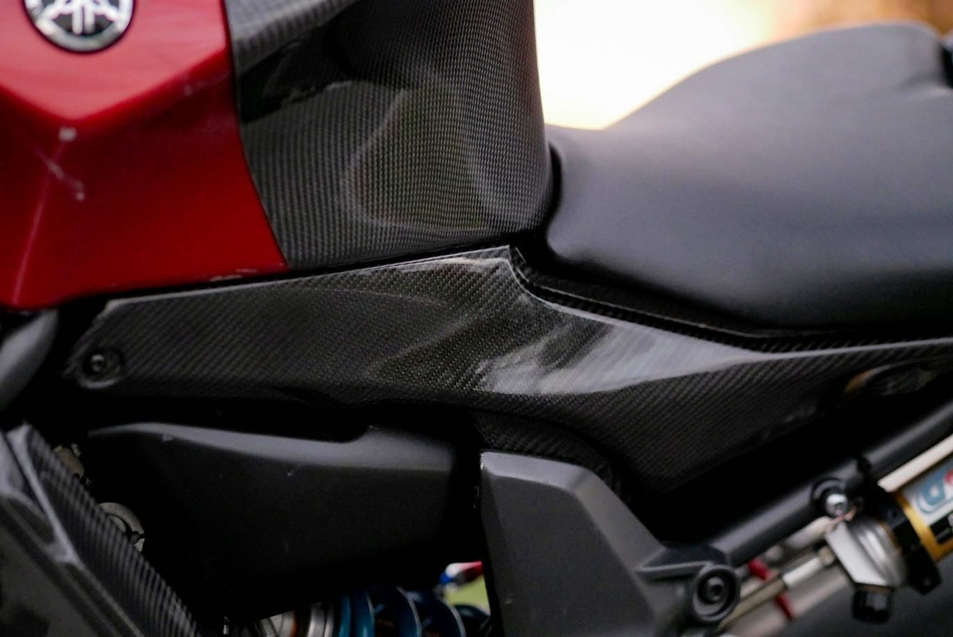 AISKA R7 Carbon Fiber Tank Side Panels Motorcycle Carbon Tank Side Seat Side Panel Cover Fairings for Yamaha R7 2022 2023 2024
