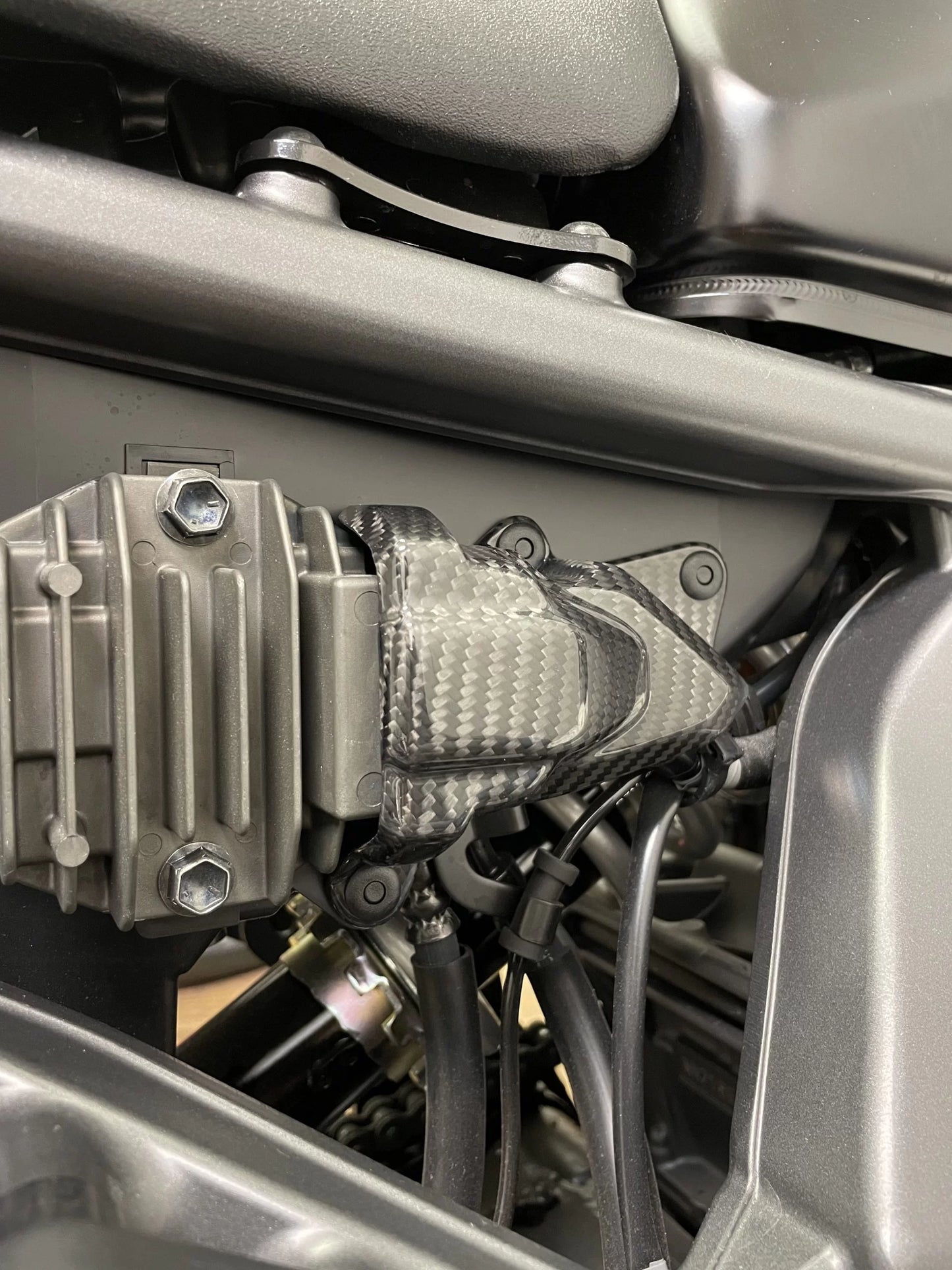 AISKA 100% 3k Carbon Fiber Motorcycle Accessories Side Panel Decorative Cover for Yamaha MT09 FZ09 2021-2023