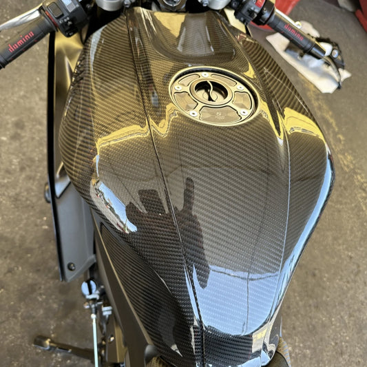 AISKA Motorcycle Carbon Fiber Fairing Accessories Fuel Gas Tank Cover Panel Fuel Tank Center Cover for Yamaha R7 2022 2023 2024