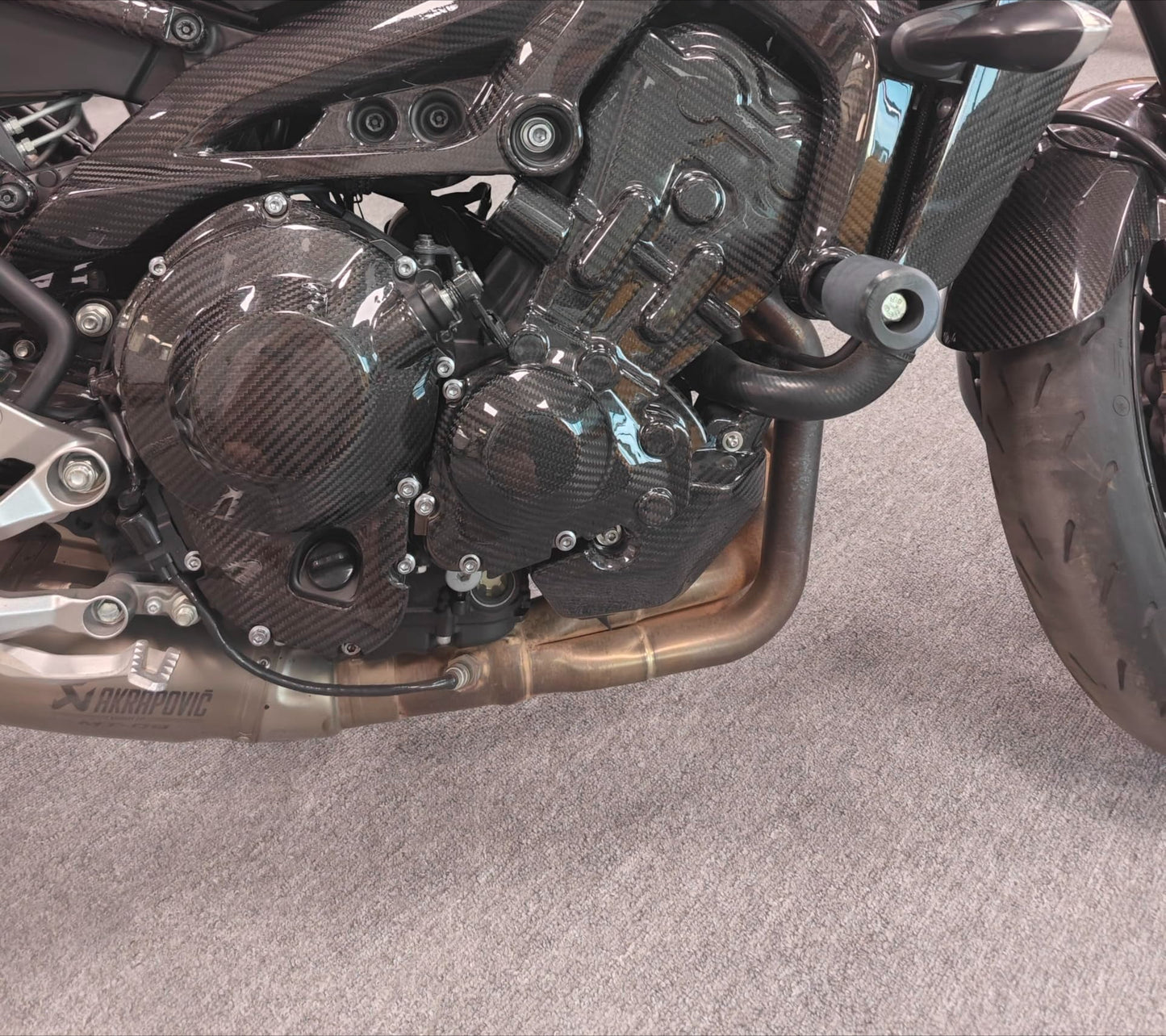 AISKA 3K Carbon Fiber Motorcycle Modification Engine Cover Protection Cover for Yamaha MT09 FZ09 2014-2020