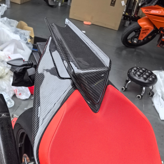 AISKA Aprilia TUONO V4 2021-2024 Carbon Fiber Rear Seat Cover