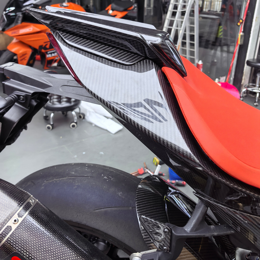 AISKA Aprilia RSV4 2021-2024 Carbon Fiber Rear Side Panel