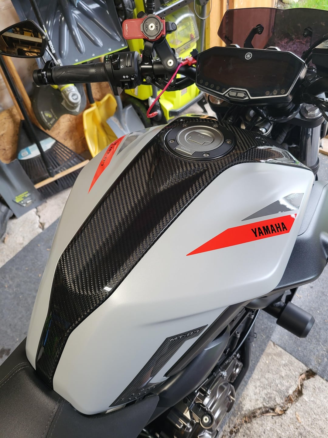 AISKA Motorcycle Dry Carbon Fiber Center Tank Cover Panel Kits Top Fuel Tank Cover Fairing for Yamaha MT07 MT-07 2018-2022