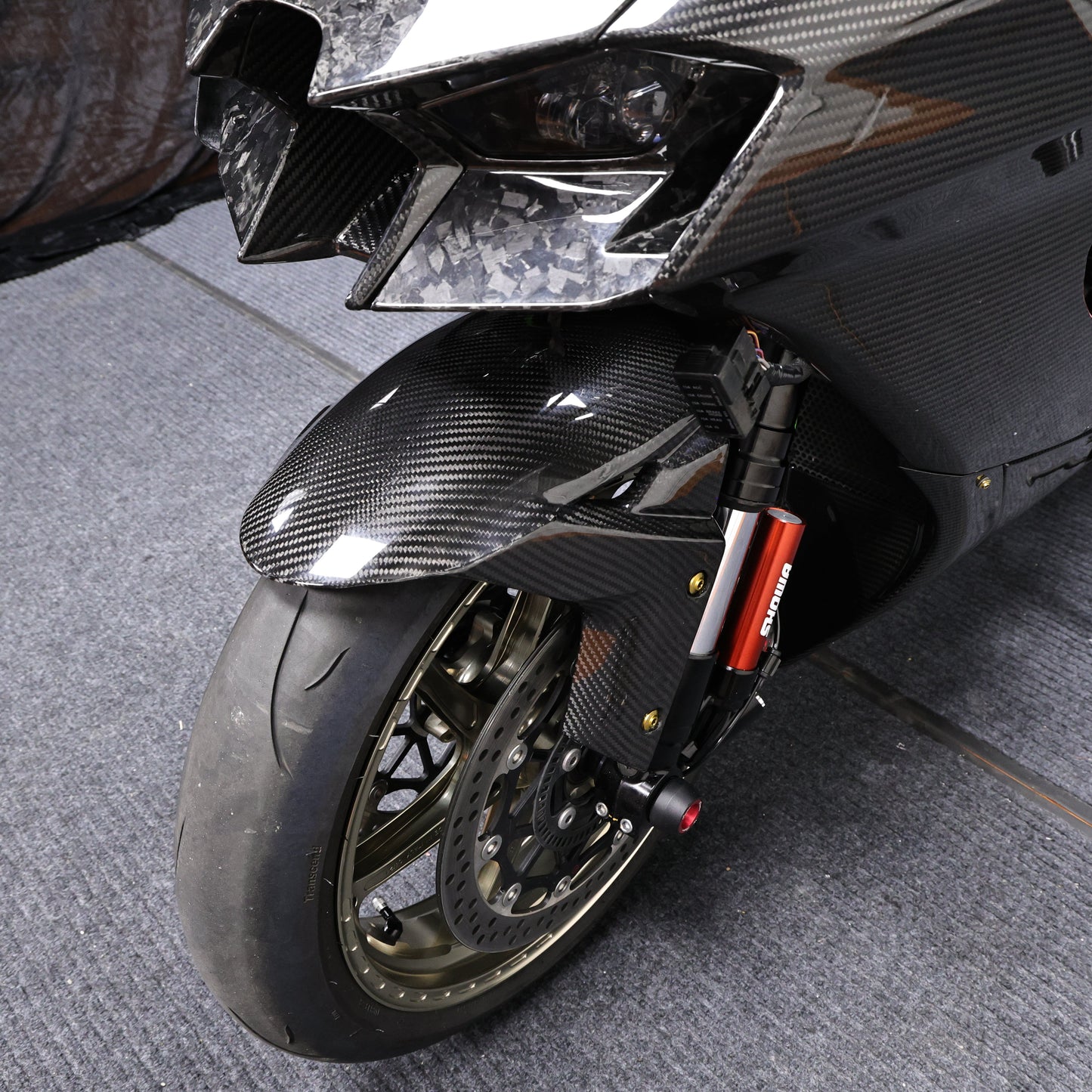 AISKA Kawasaki Z800 2013-2016 Carbon Fiber Front Fender