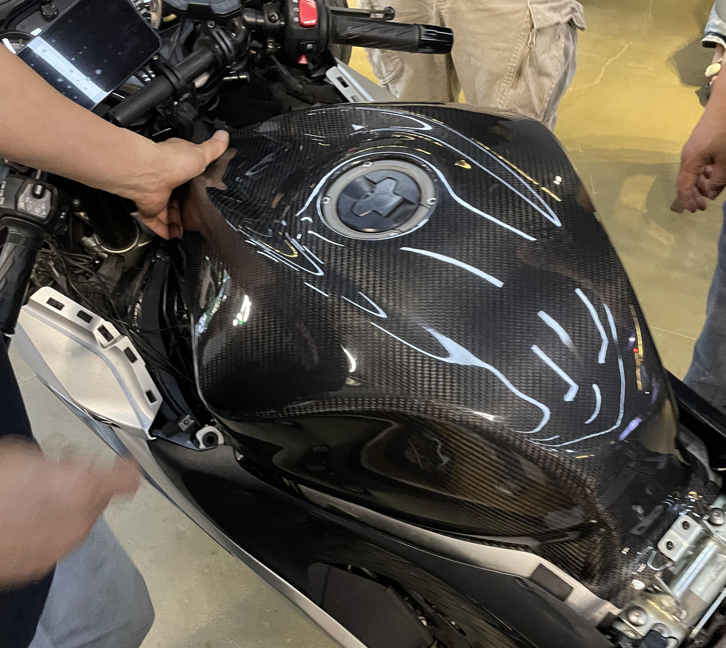 AISKA Suzuki hayabusa GSX1300R 2021-2025 Carbon Fiber Tank Cover