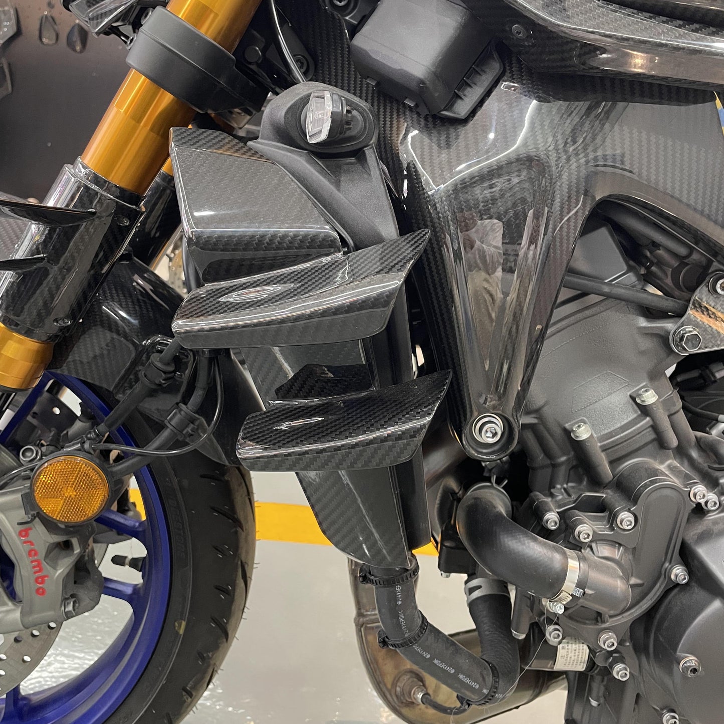AISKA Yamaha MT09 FZ09 2024-2025 Carbon Fiber Guards With Winglets