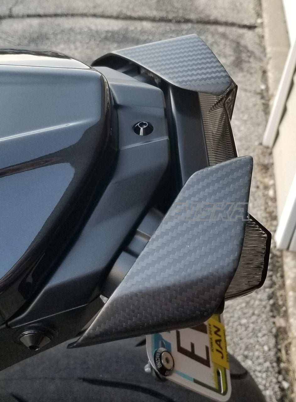 AISKA 100% 3K Pure Carbon Fiber Motorcycle Rear Side Panels Small Tail Light Covers for Yamaha FZ-10 MT-10 MT10 2017-2021