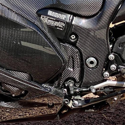 AISKA Suzuki Hayabusa GSX1300R 2021-2025 Carbon Fiber Sprocket cover