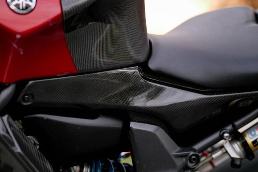 AISKA R7 Carbon Fiber Tank Side Panels Motorcycle Carbon Tank Side Seat Side Panel Cover Fairings for Yamaha R7 2022 2023 2024
