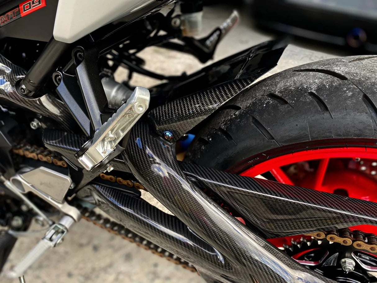 AISKA 100% 3K Pure Carbon Fiber Motorcycle Accessories Chain Guard for Yamaha MT09 FZ09 XSR900 2014-2020