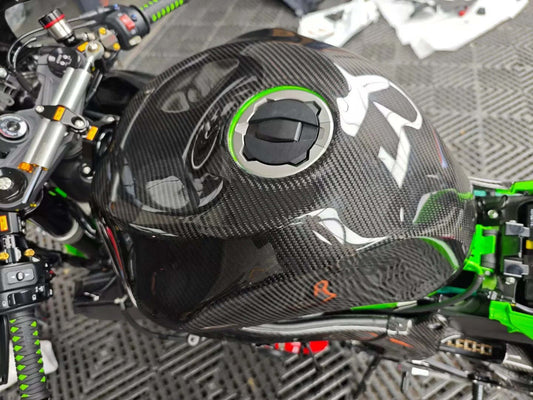 AISKA Kawasaki Ninja ZX-6R 2019-2025 Carbon Fiber Fuel Tank Cover