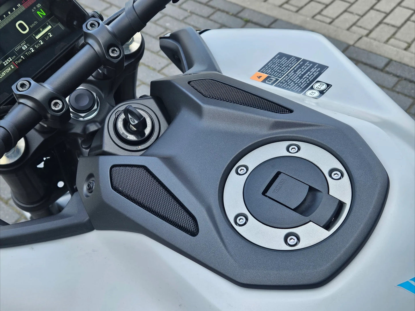 AISKA 100% 3K Dry Carbon Fiber Motorcycle Airbox Fuel Tank Cover for Yamaha MT09 FZ09 2024-2025