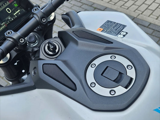 AISKA 100% 3K Dry Carbon Fiber Motorcycle Airbox Fuel Tank Cover for Yamaha MT09 FZ09 2024-2025