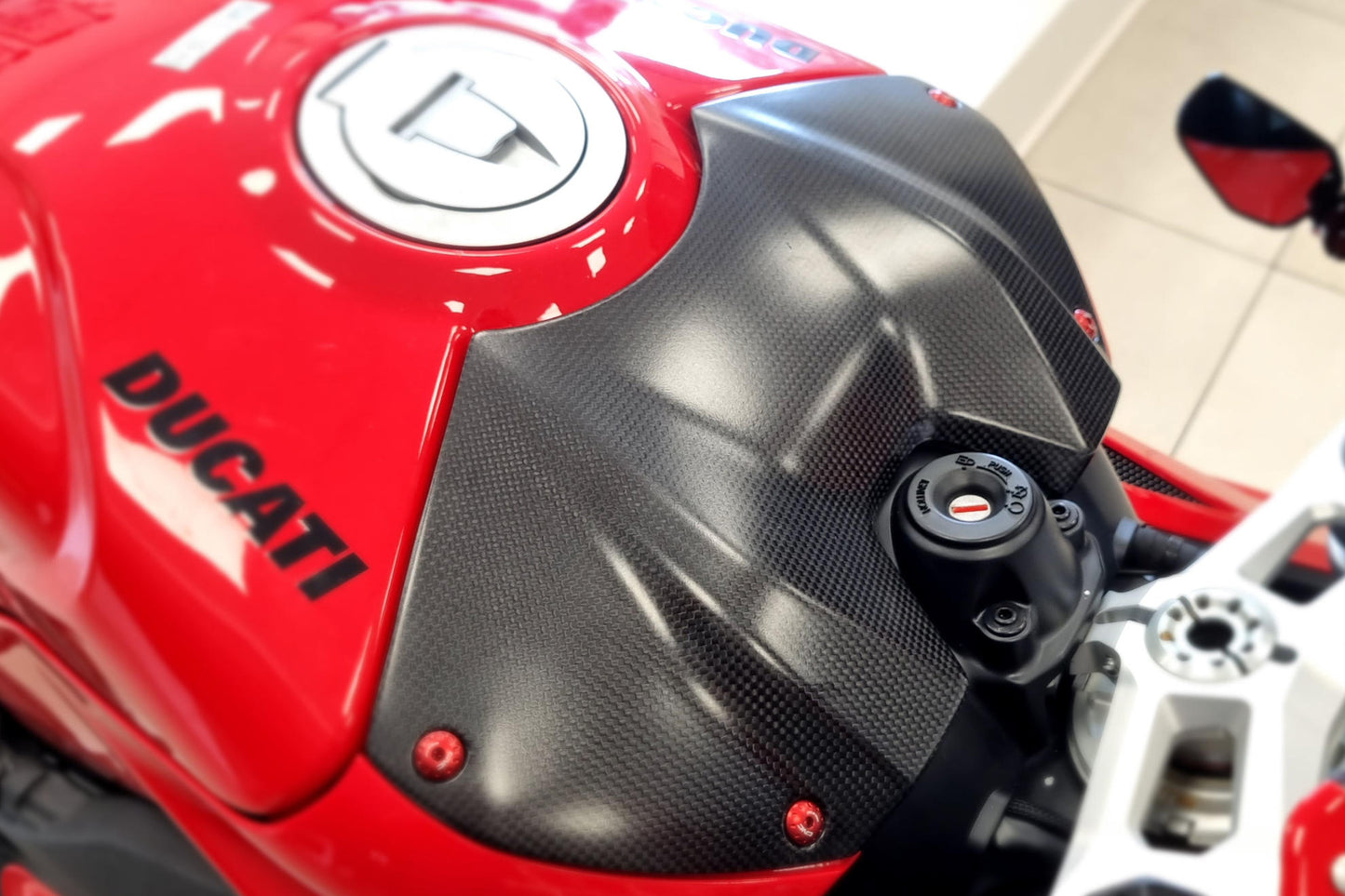 AISKA Ducati Panigale Streetfight V4 V4S V4R 2018-2024 Carbon Fiber Front Tank Cover