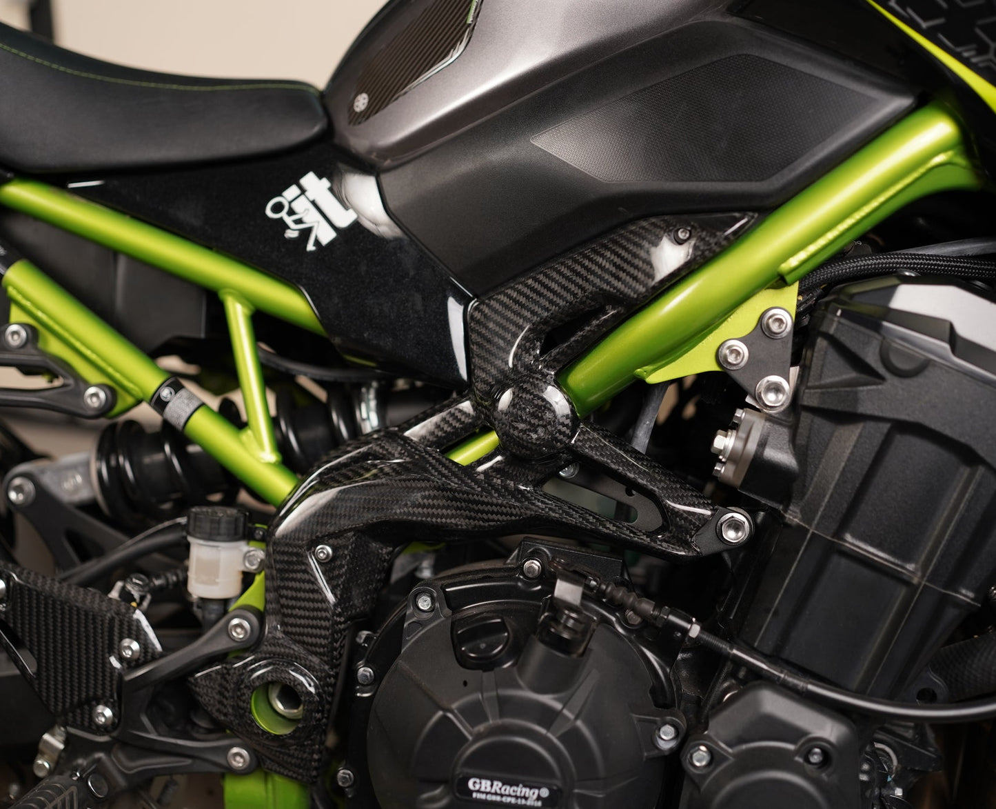 AISKA Kawasaki Z900 2017-2019 Carbon Fiber Frame Covers