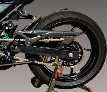 AISKA 100% 3K Dry Carbon Fiber Motorcycle Rear Fender Hugger Mudguard With Chain Guard for Kawasaki Ninja 400 2018-2024