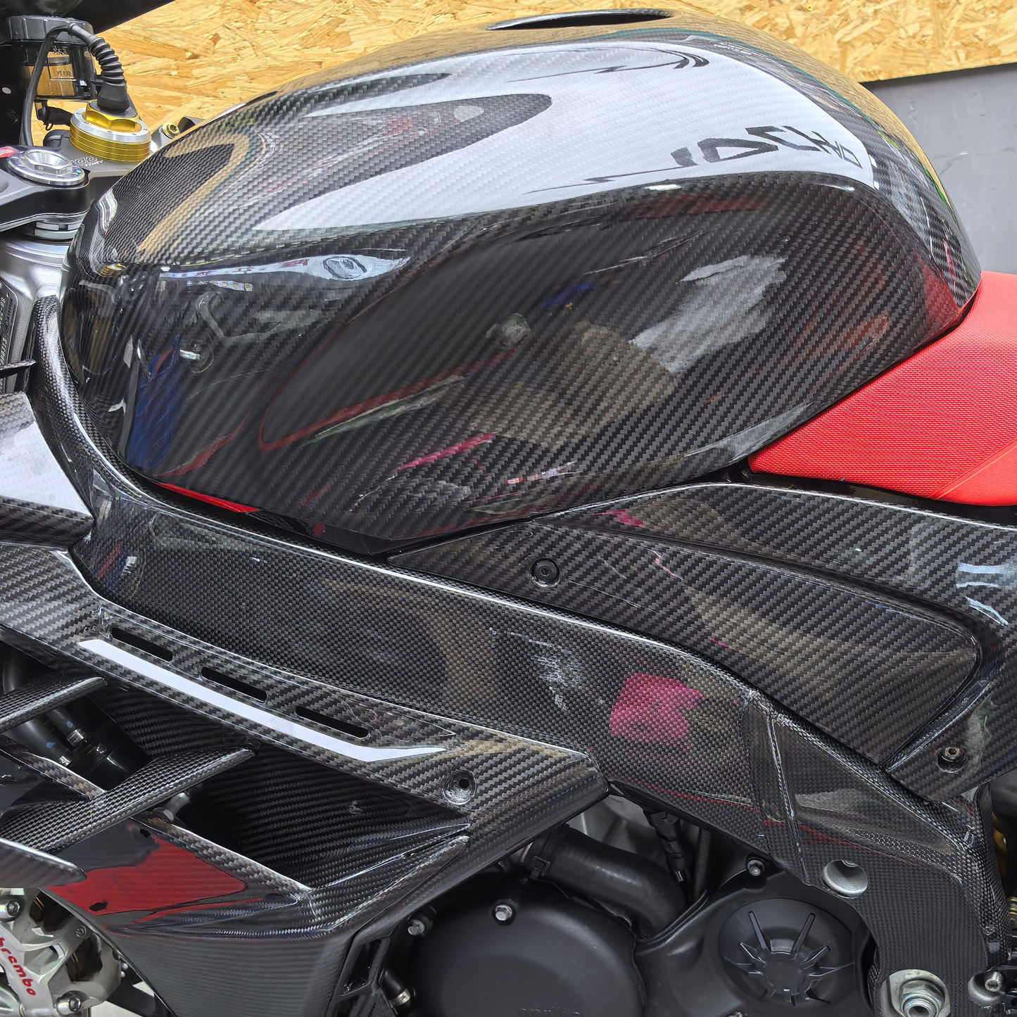 AISKA Aprilia RSV4 2021-2024 Carbon Fiber Tank Cover