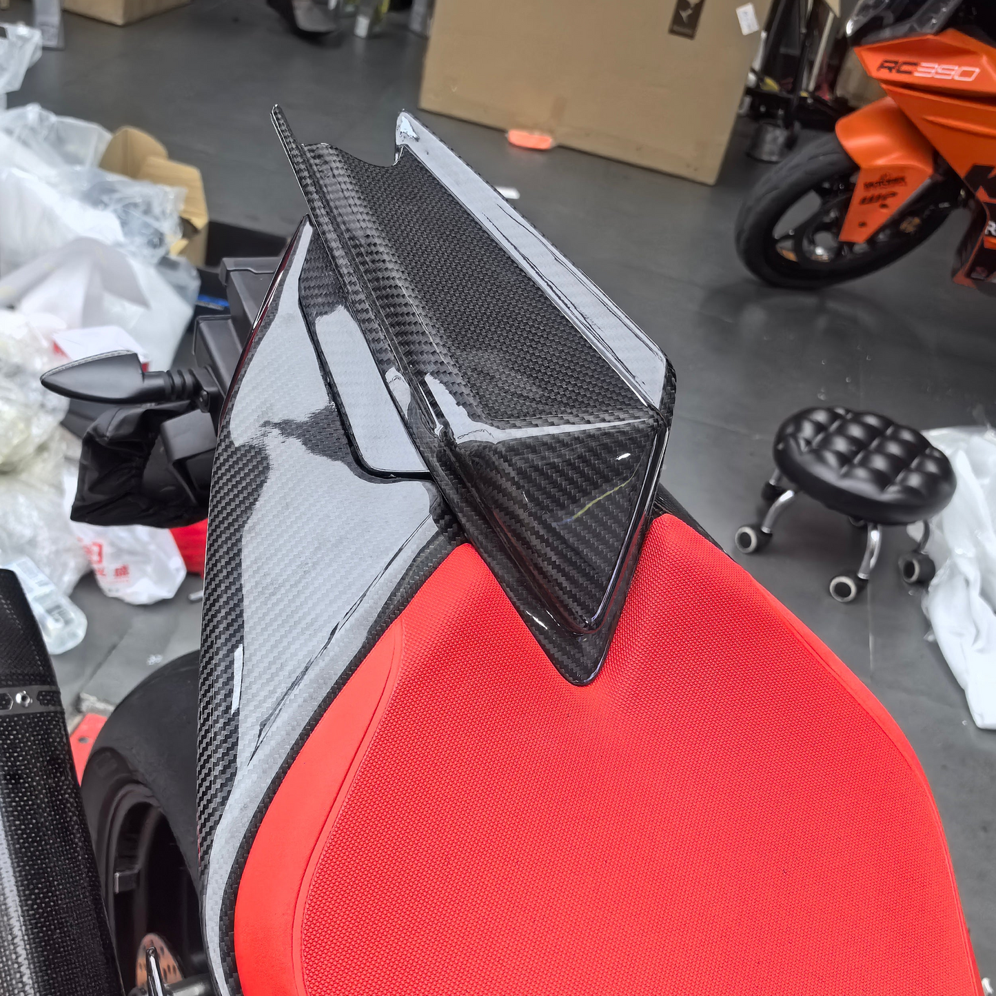 AISKA Aprilia TUONO V4 2021-2024 Carbon Fiber Rear Seat Cover