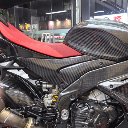 AISKA Aprilia TUONO V4 2021-2025 Carbon Fiber Tank Side Panels