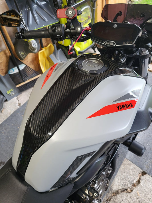 AISKA Motorcycle Dry Carbon Fiber Center Tank Cover Panel Kits Top Fuel Tank Cover Fairing for Yamaha MT07 MT-07 2018-2022